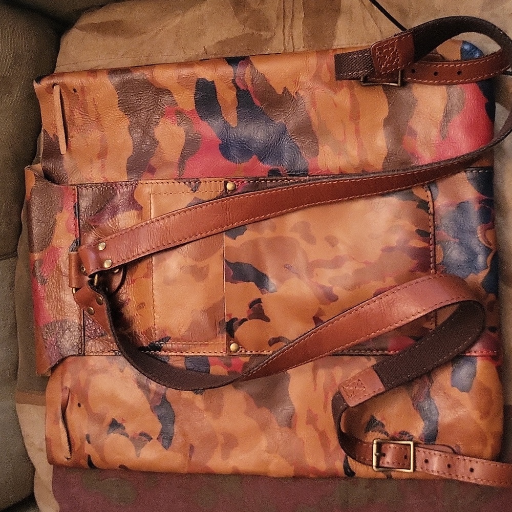 NWOT Gorgeous Patricia Nash Leather Camo Backpack - Picture 2 of 10